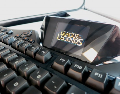 LoL-logo-on-keyboard1
