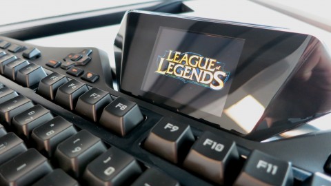 LoL-logo-on-keyboard1