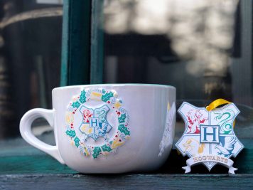 Hogwarts-Crest-Cup-and-Ornament | GamingShogun
