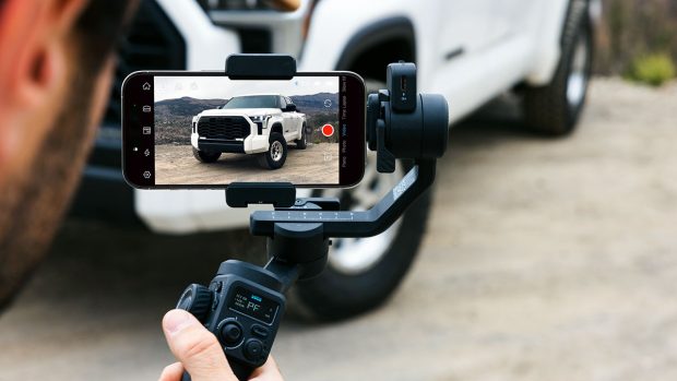 Is the GoPro Fluid Pro AI the Ultimate Multi-Device Stabilizer? 6